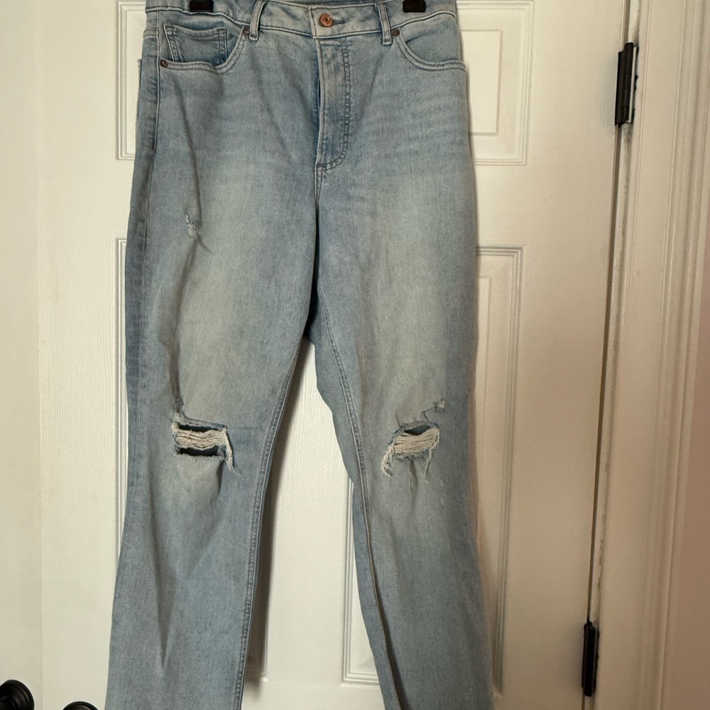 Express Curvy mom jeans Women's Light Blue Distressed